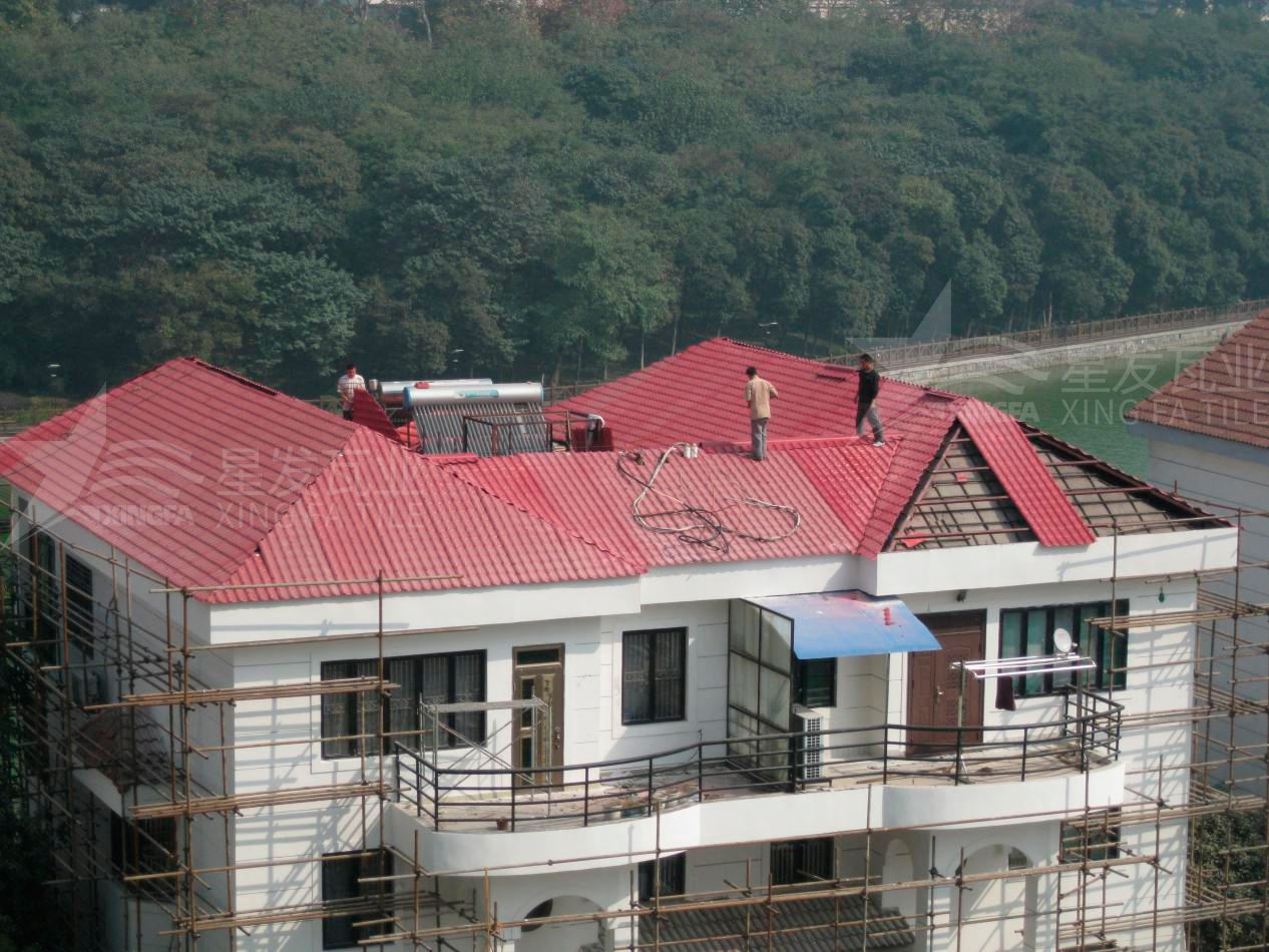 武汉冬天合成树脂瓦屋顶为什么会滴水？解决方法是什么呢？