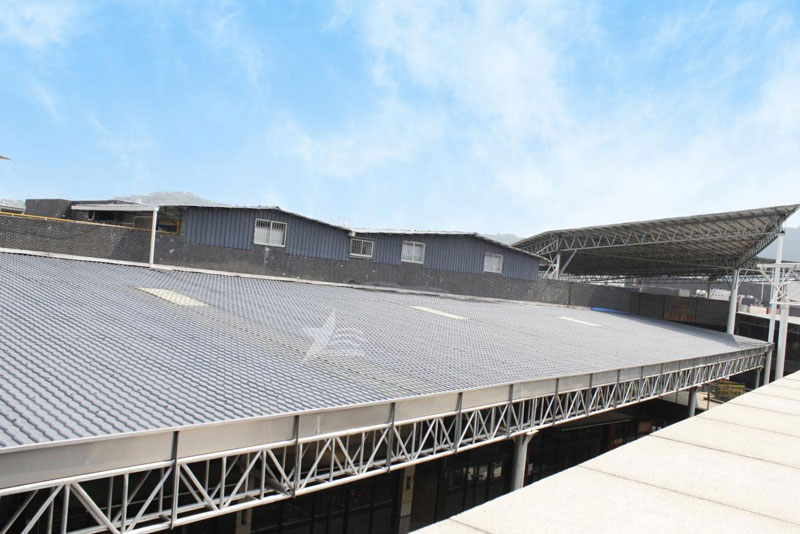 钢结构+武汉合成树脂瓦屋面建筑体系在中国得到广泛应用